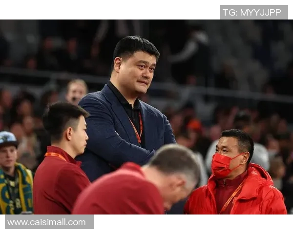 姚明坐着开会展现领导风范与团队合作精神的深刻思考与启示 姚明坐着开会展现领导风范与团队合作精神的深刻思考与启示