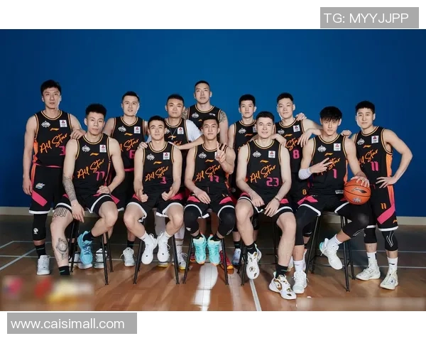 篮球明星场上打闹引发热议友谊与竞争的微妙平衡探讨